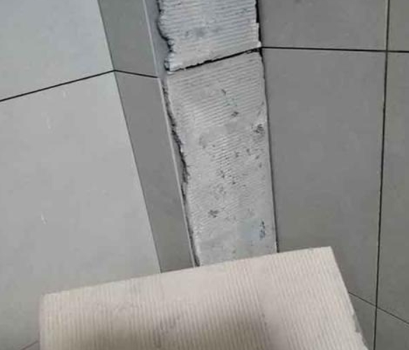 南充市瓷砖空鼓维修公司分享下厨房瓷砖脱落的补救措施。
